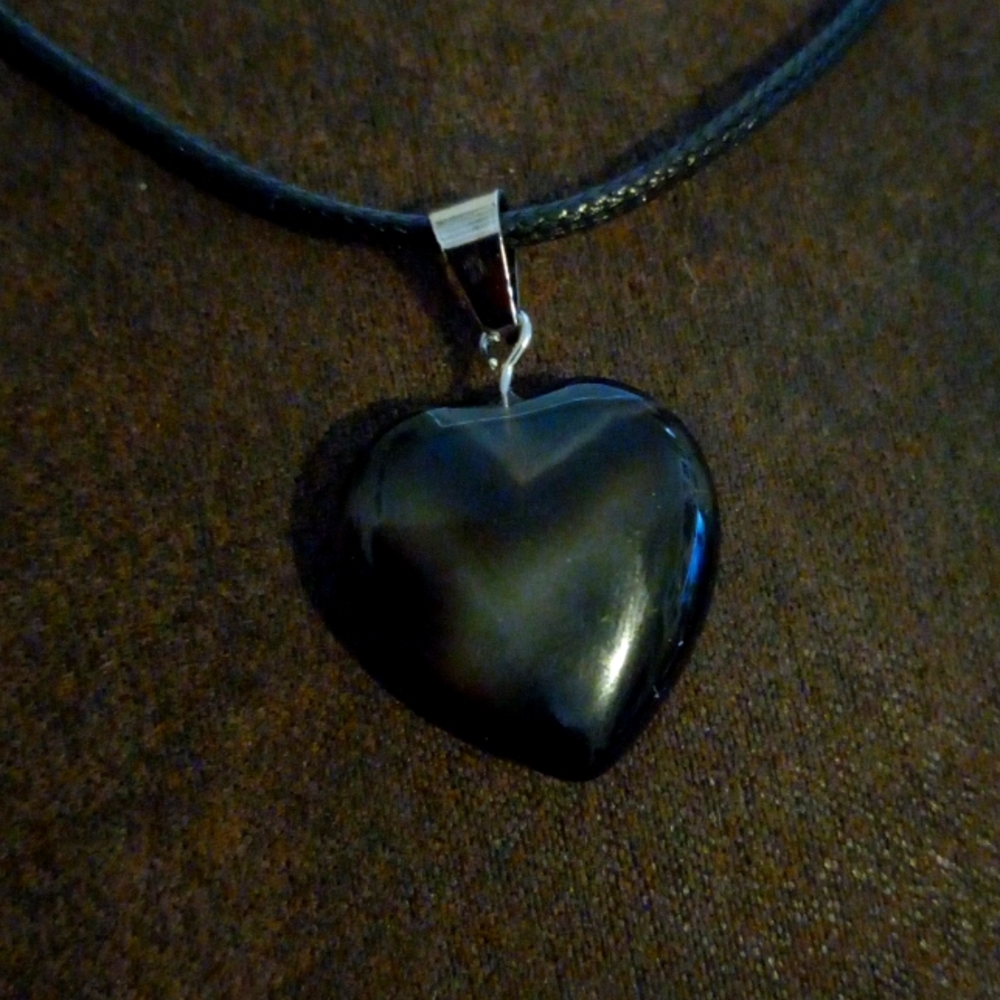Heart shaped pendant necklace